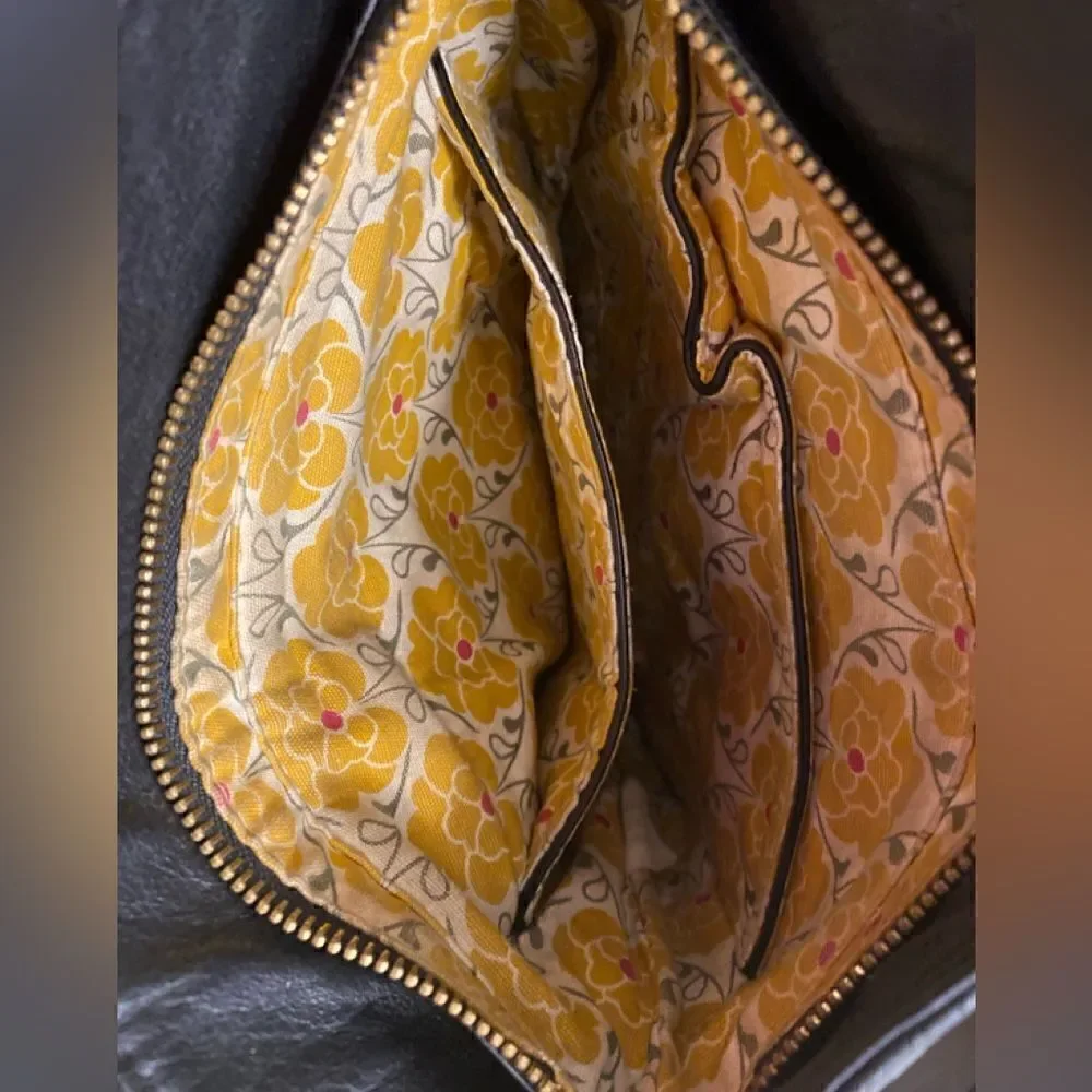 🎁Women’s EMMA FOX Leather Fashion Designer Handbag with Metal Decor 🛍️